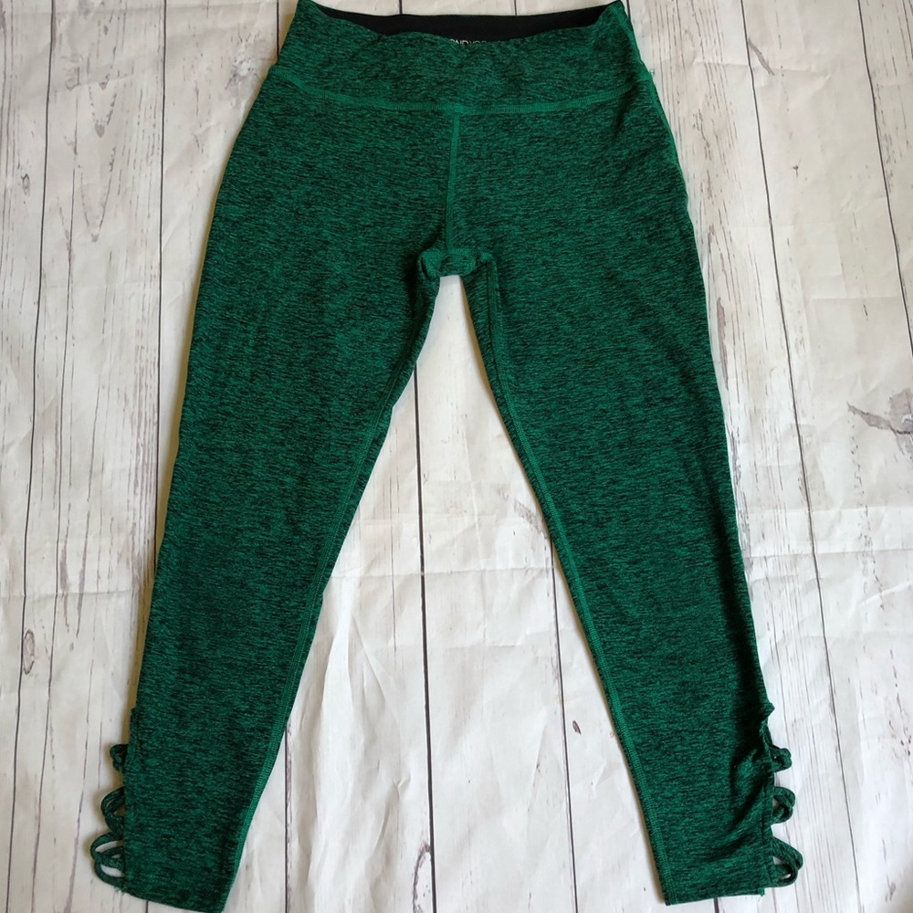 Beyond Yoga Cropped space dye Leggings Sz M